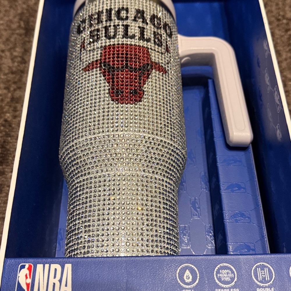 Chicago Bulls Rhinestone Tumbler 40oz Limited Edition - Picture 4 of 8